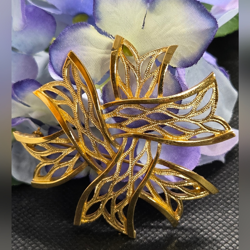 Crown Trifari Gold Brooch Large
